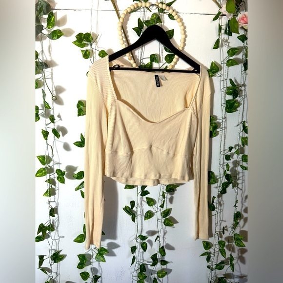Divided tan/cream crop top - Picture 1 of 6